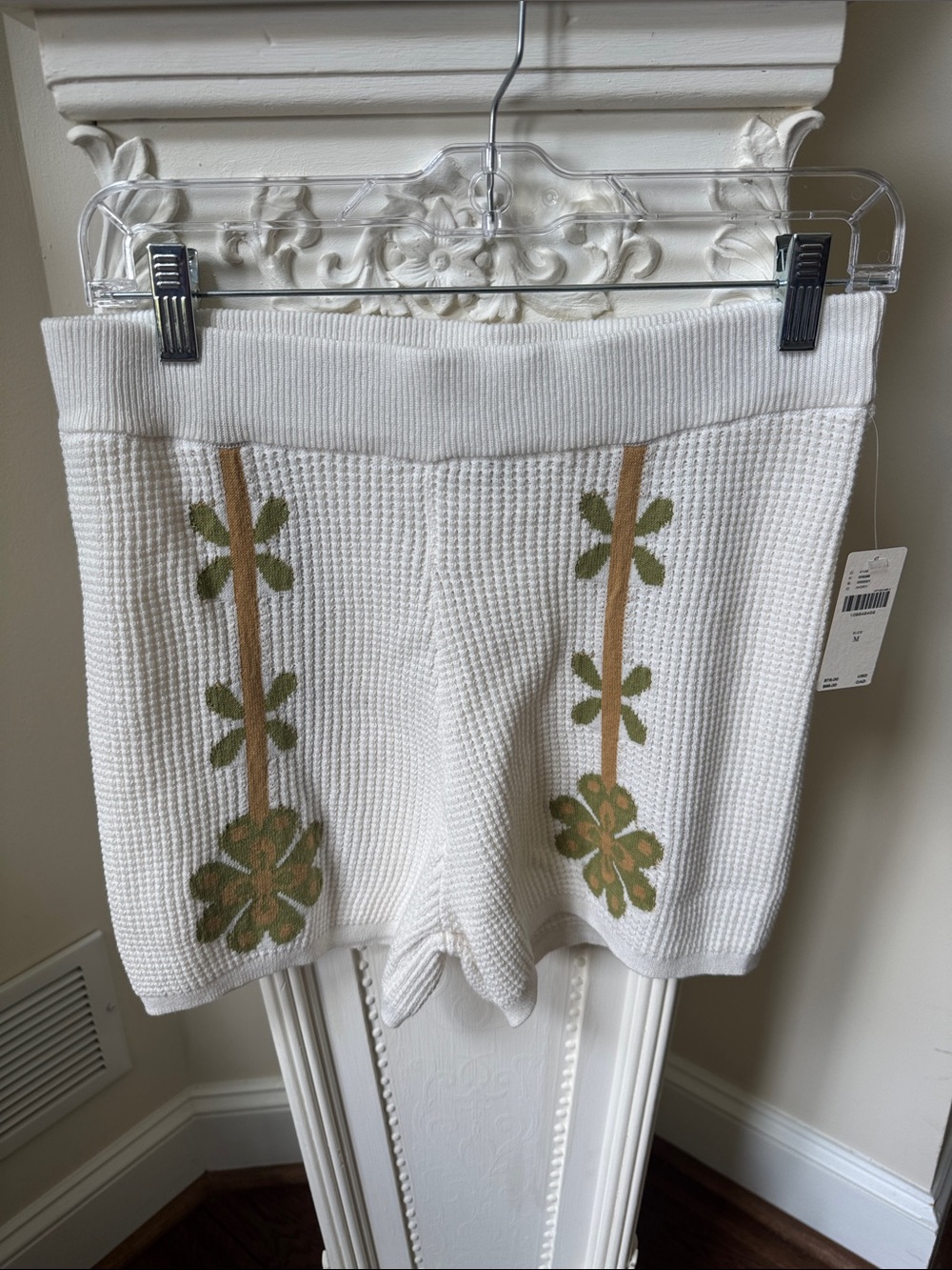 Anthropologie White Floral Knit Cardigan and Shorts Set with Olive Applique - Picture 5 of 7